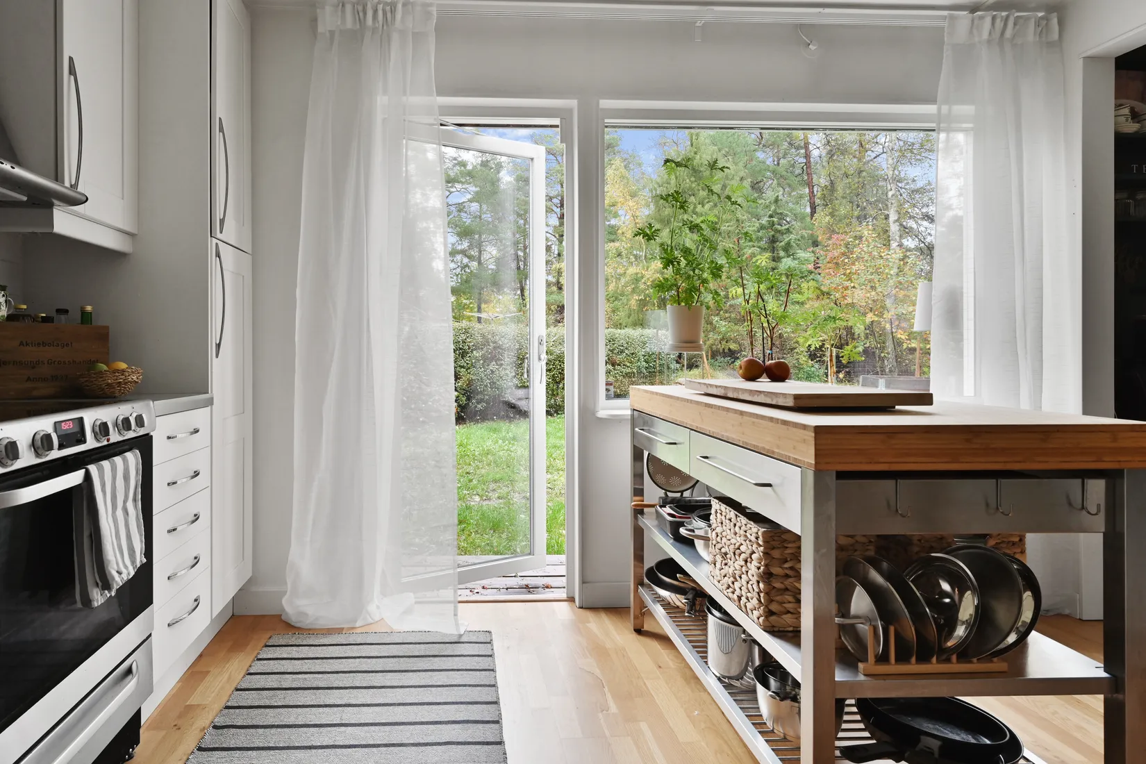Radhus, Vitmåravägen 3, Sjukyrkoberget, Upplands Väsby
