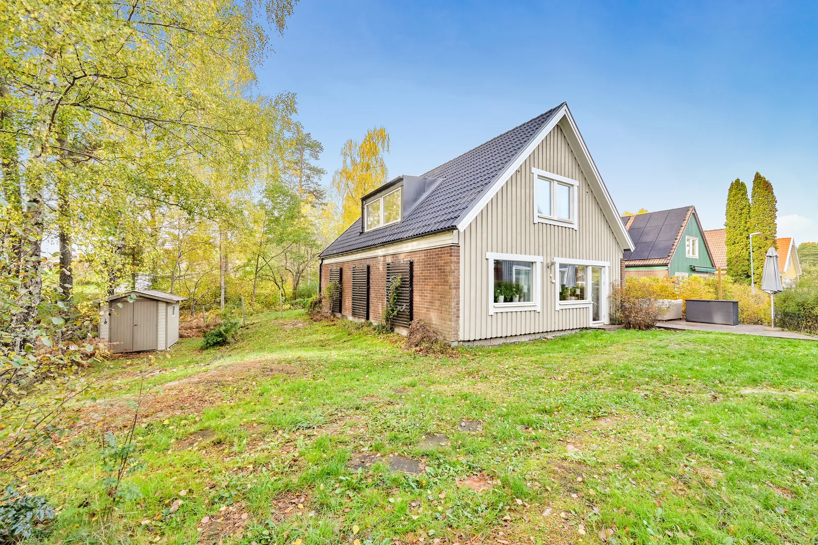 Radhus, Vitmåravägen 3, Sjukyrkoberget, Upplands Väsby
