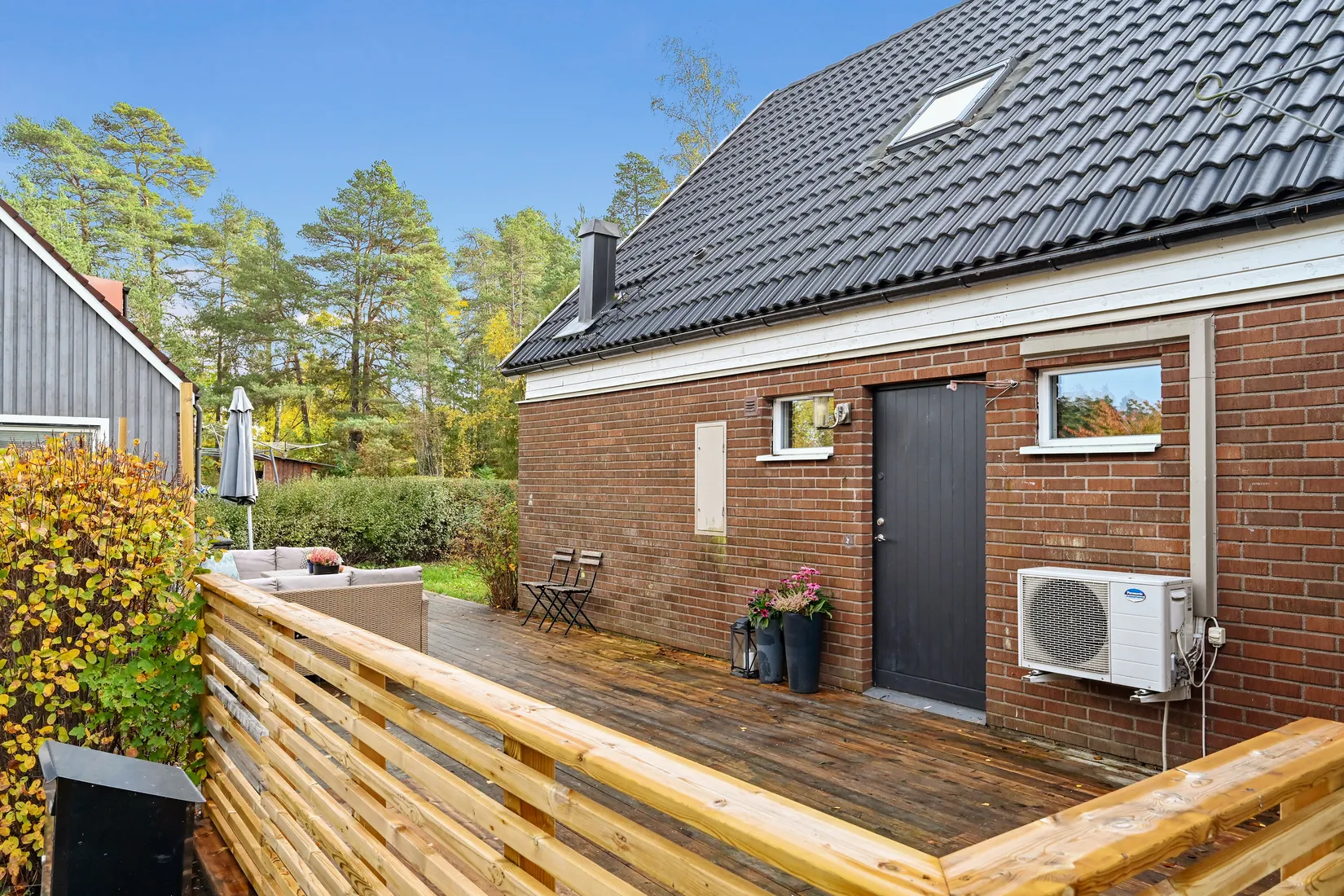 Radhus, Vitmåravägen 3, Sjukyrkoberget, Upplands Väsby