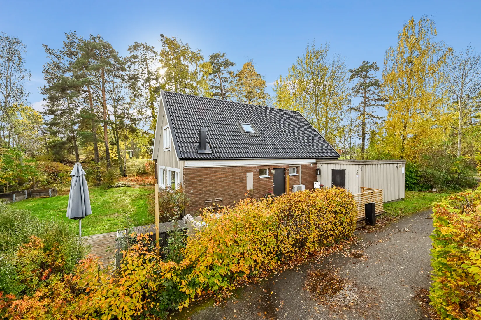 Radhus, Vitmåravägen 3, Sjukyrkoberget, Upplands Väsby