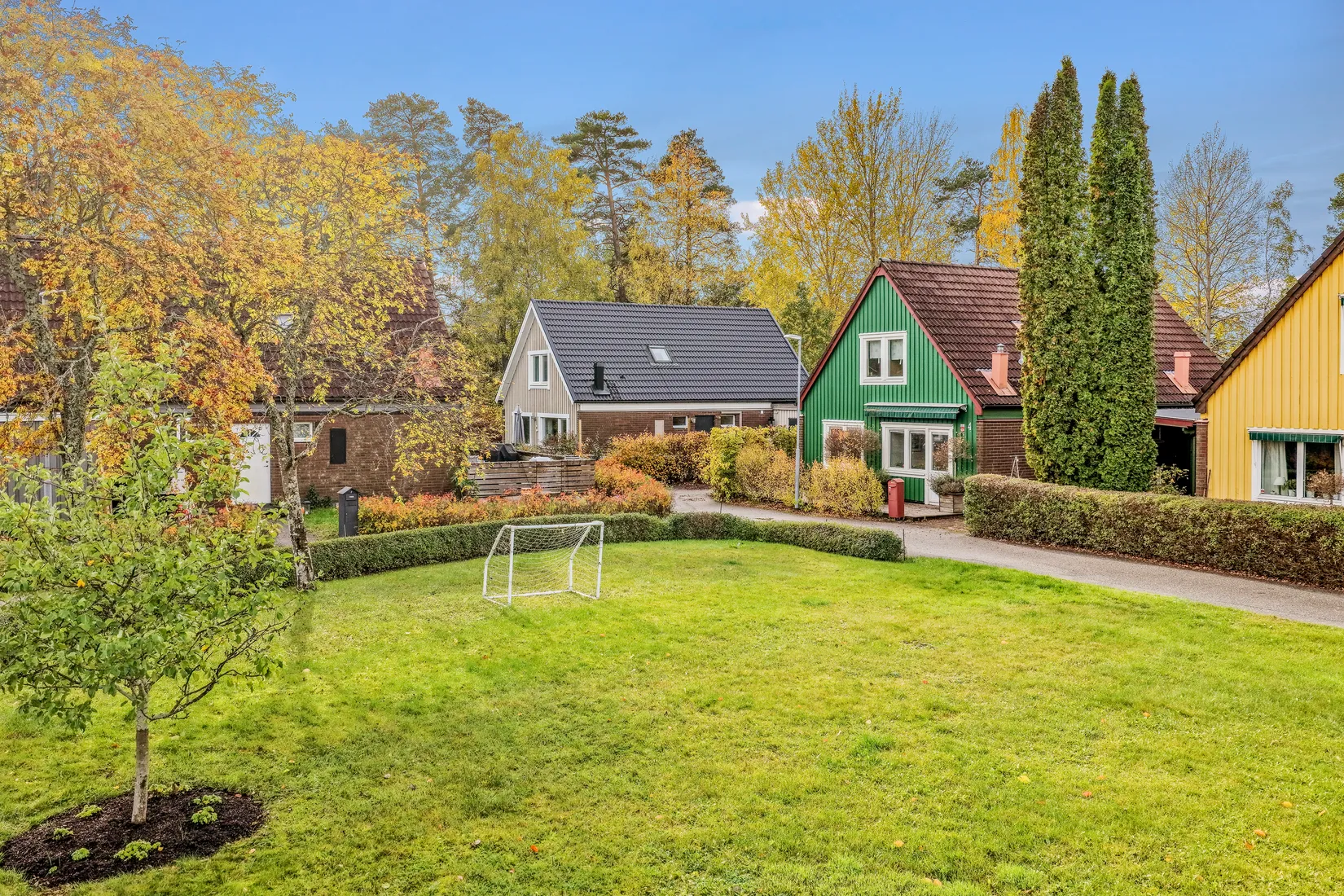 Radhus, Vitmåravägen 3, Sjukyrkoberget, Upplands Väsby