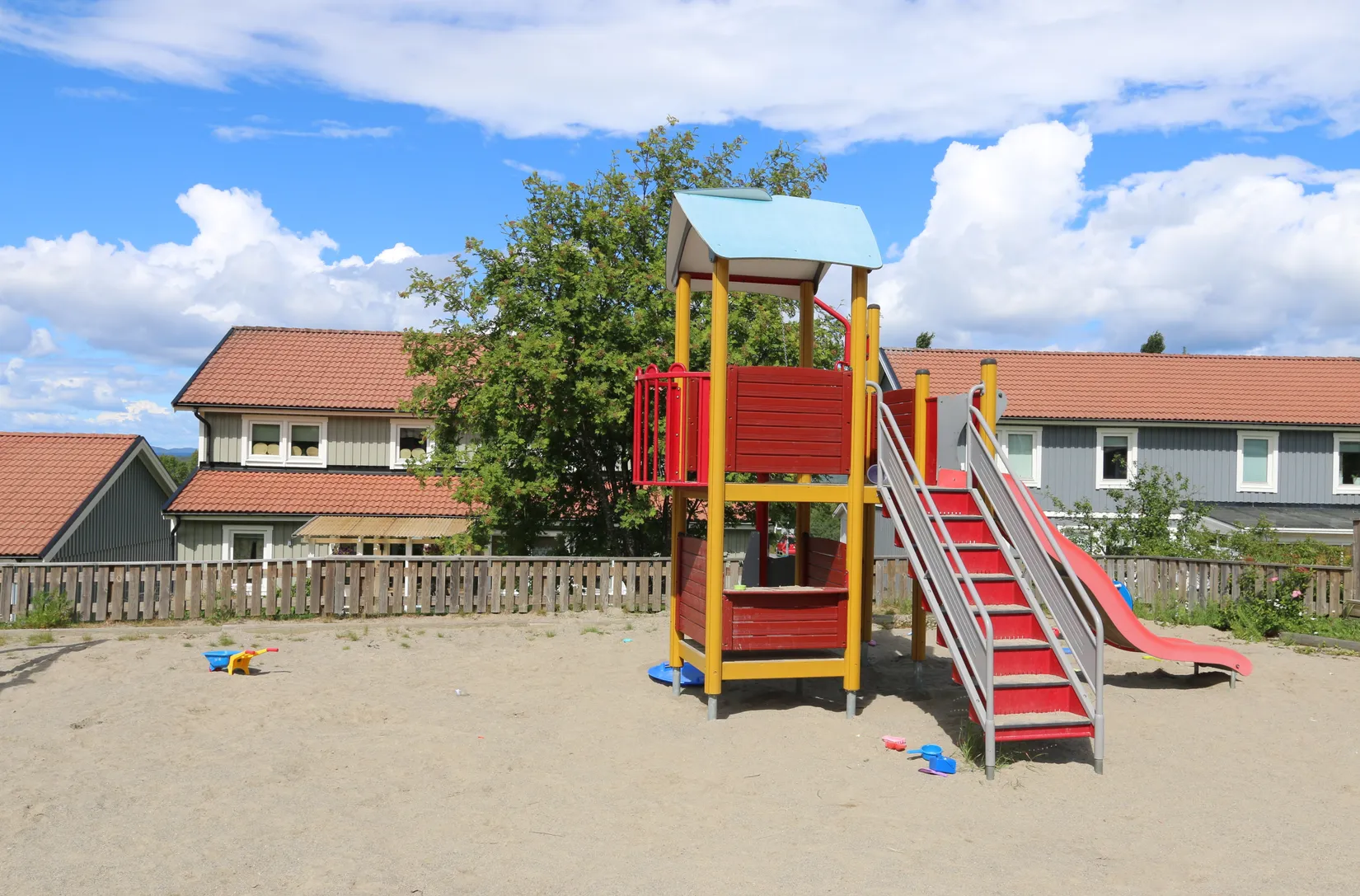 Radhus, Koltrastvägen 94, Stenhammar, Härnösand