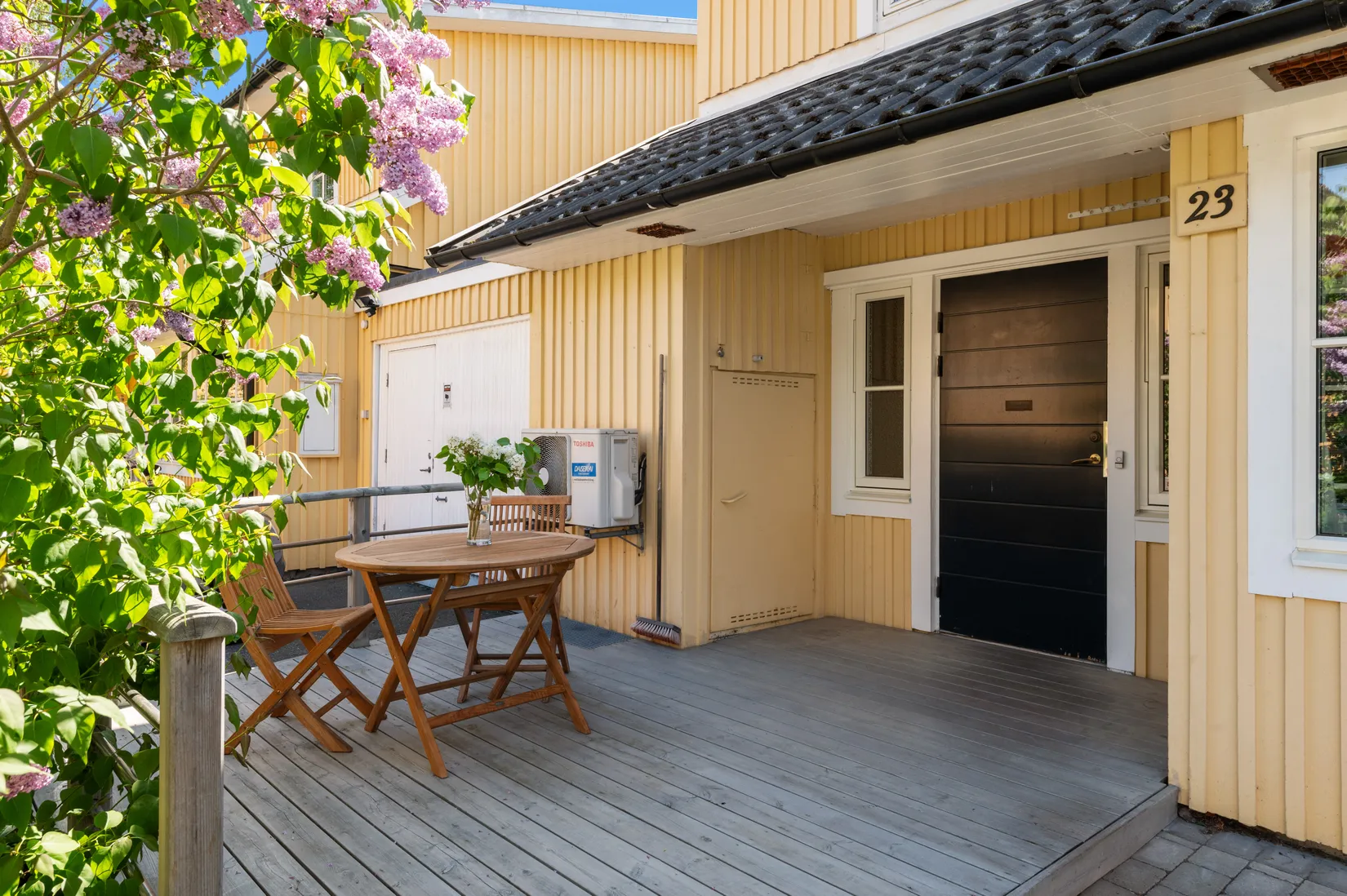 Radhus, Miklagårdsvägen 23, Täby Kyrkby, Täby