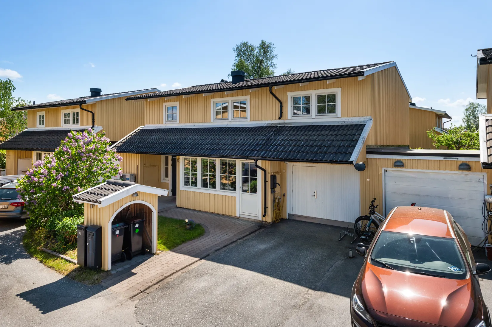 Radhus, Miklagårdsvägen 23, Täby Kyrkby, Täby