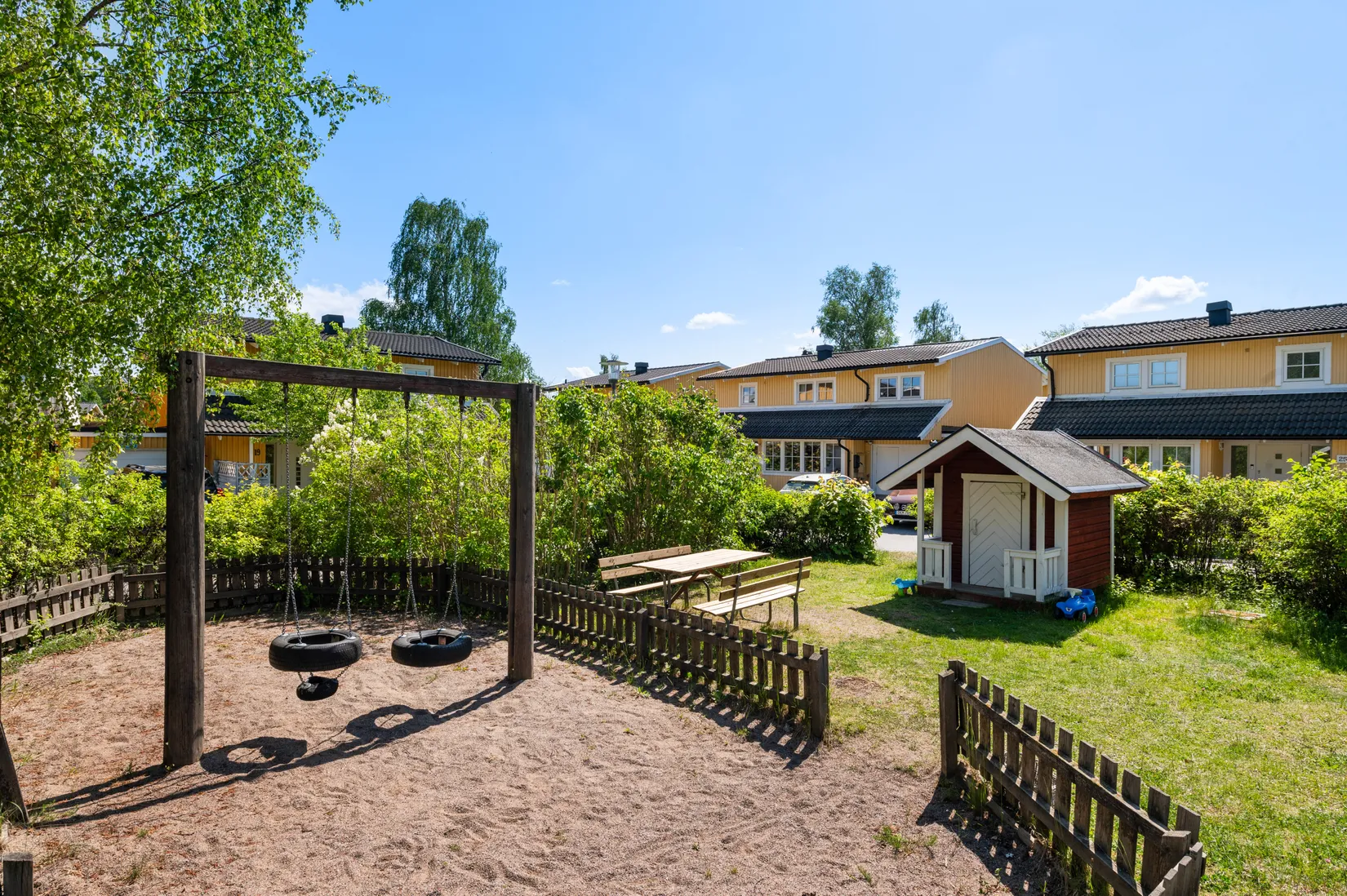Radhus, Miklagårdsvägen 23, Täby Kyrkby, Täby