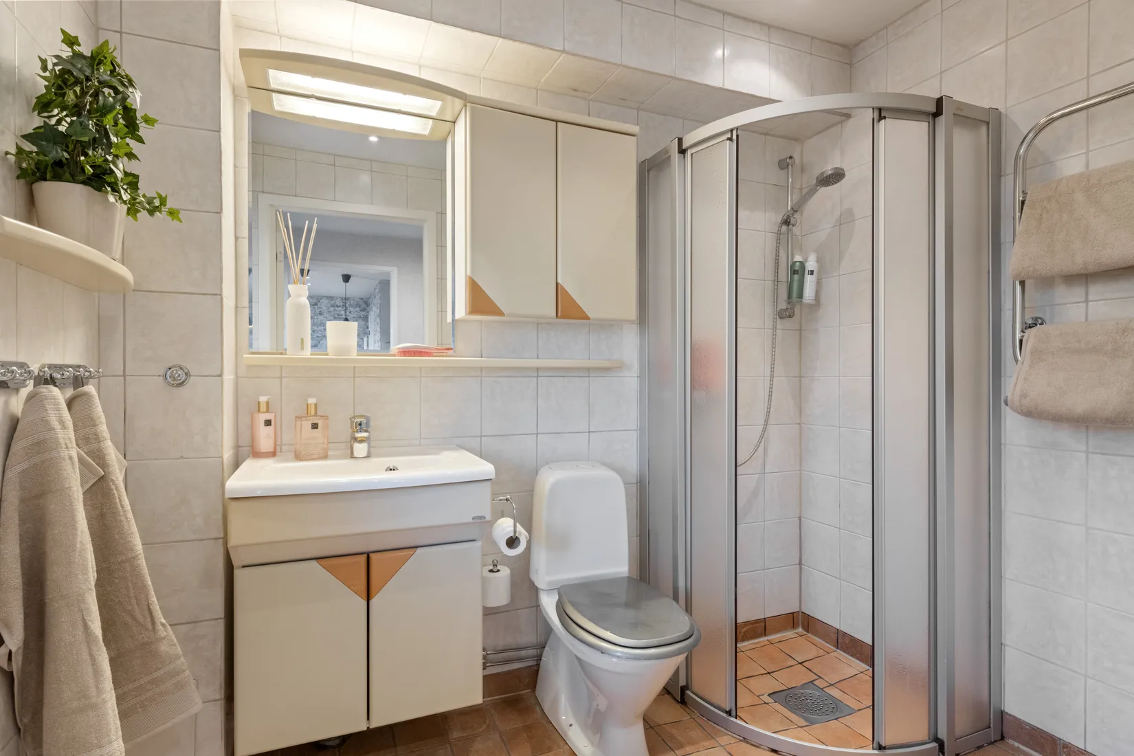 Radhus, Miklagårdsvägen 23, Täby Kyrkby, Täby