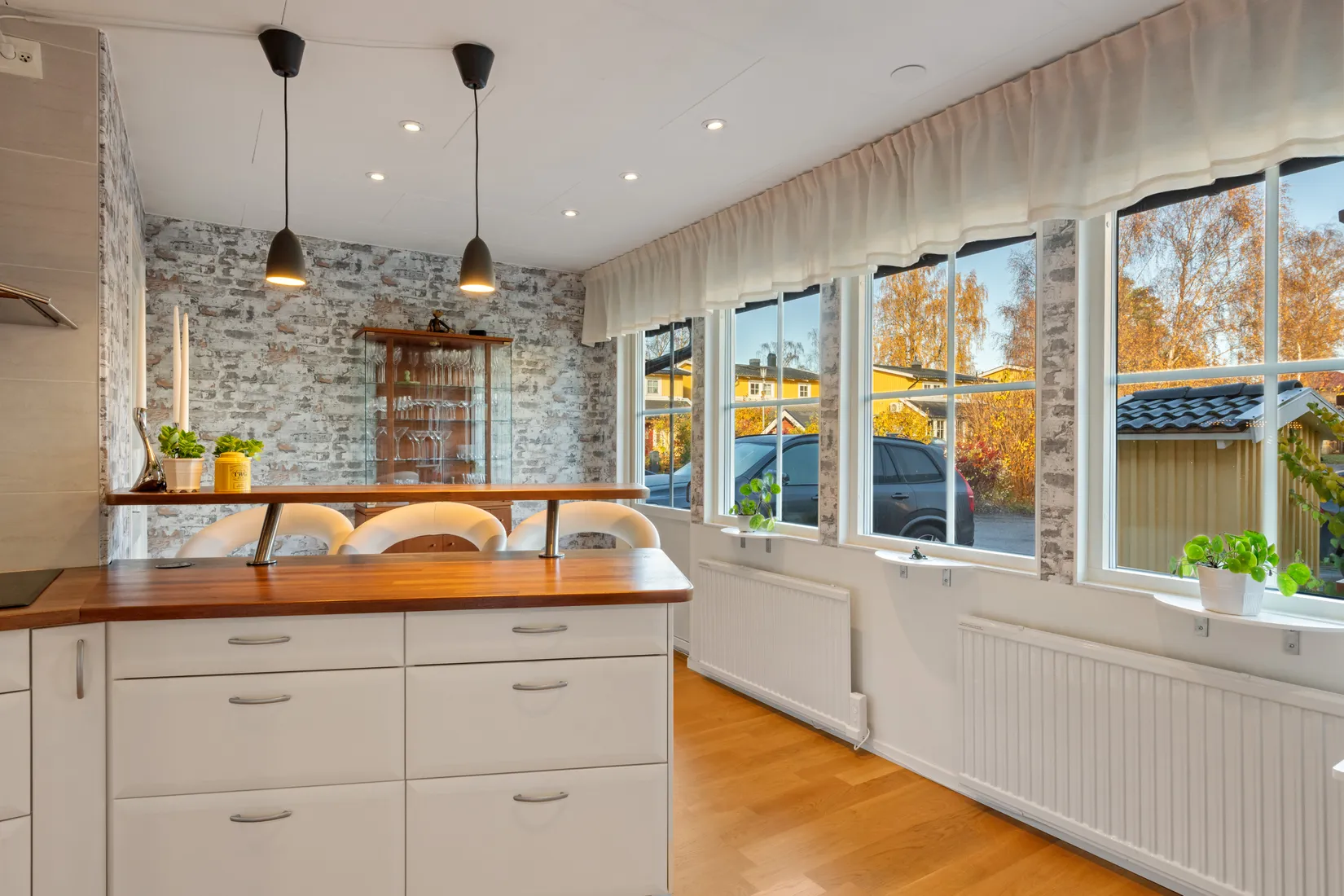 Radhus, Miklagårdsvägen 23, Täby Kyrkby, Täby