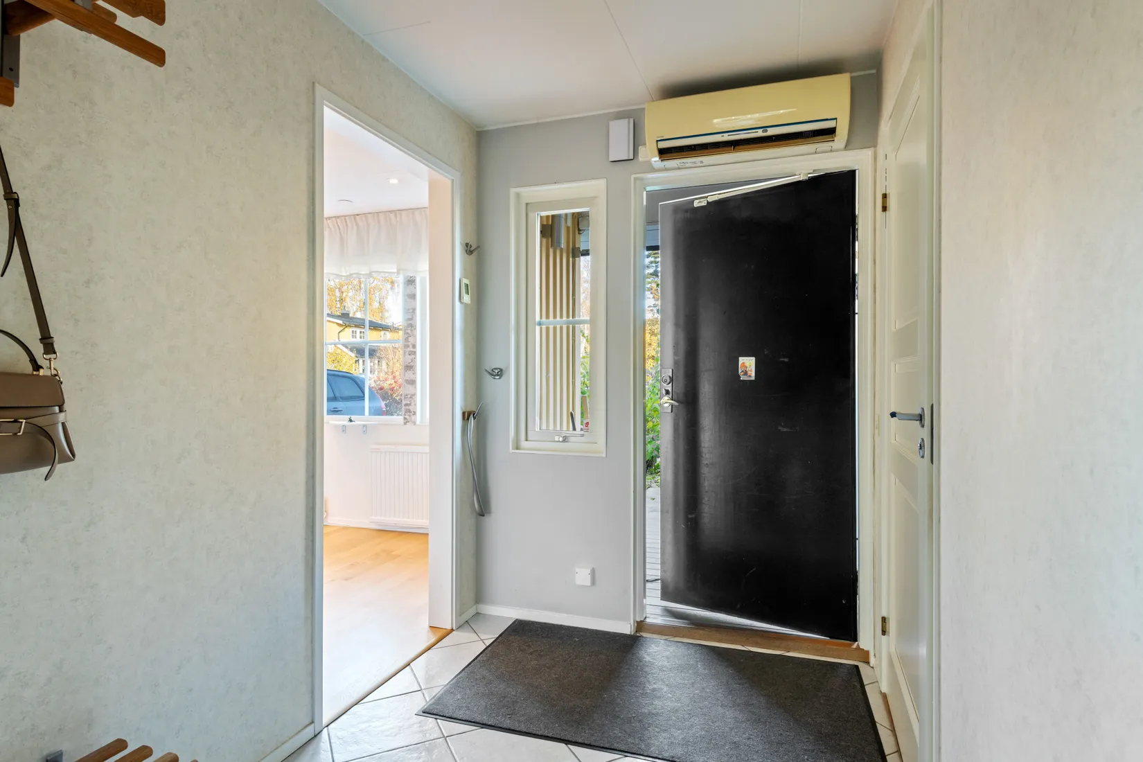 Radhus, Miklagårdsvägen 23, Täby Kyrkby, Täby