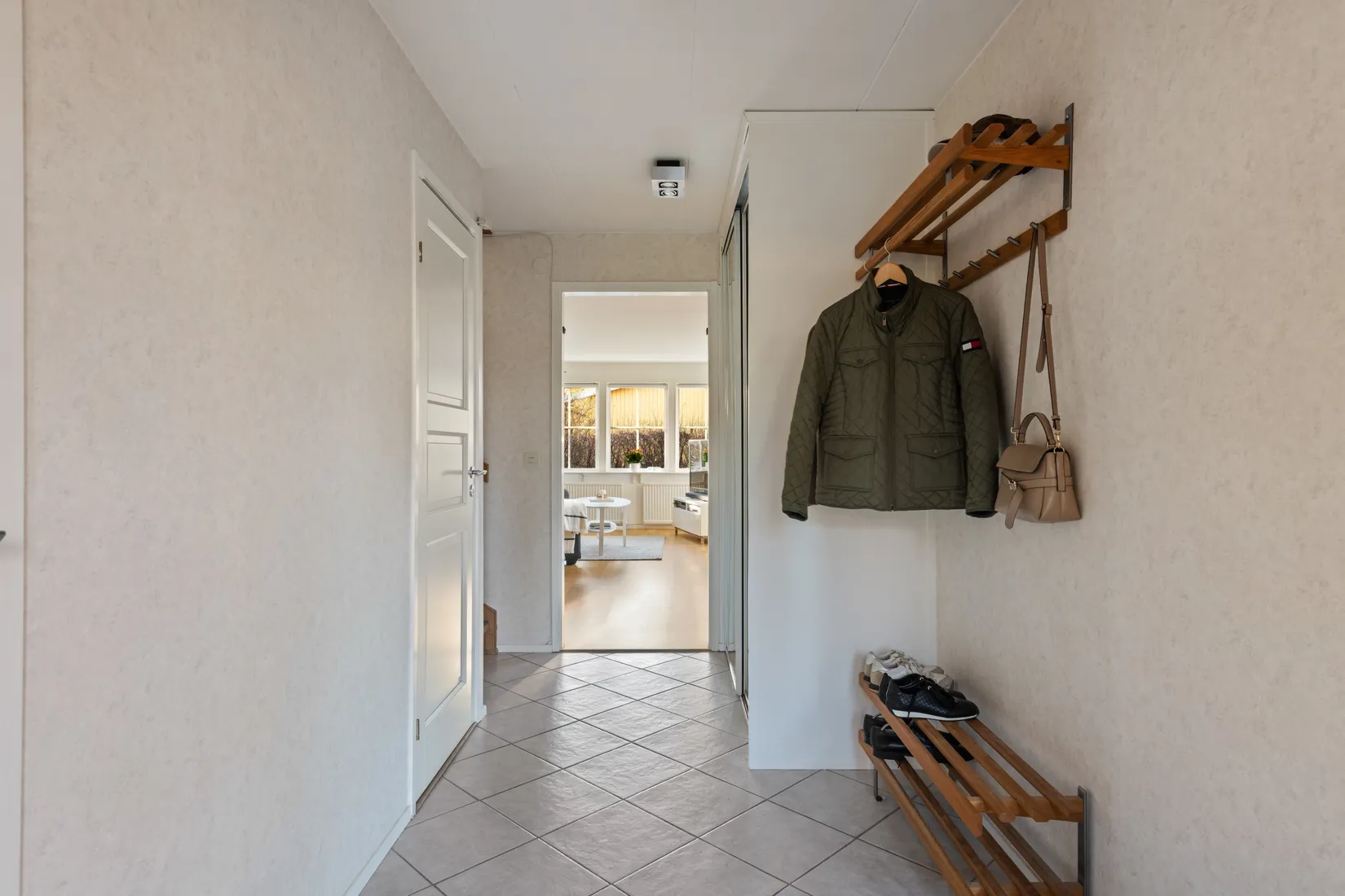 Radhus, Miklagårdsvägen 23, Täby Kyrkby, Täby