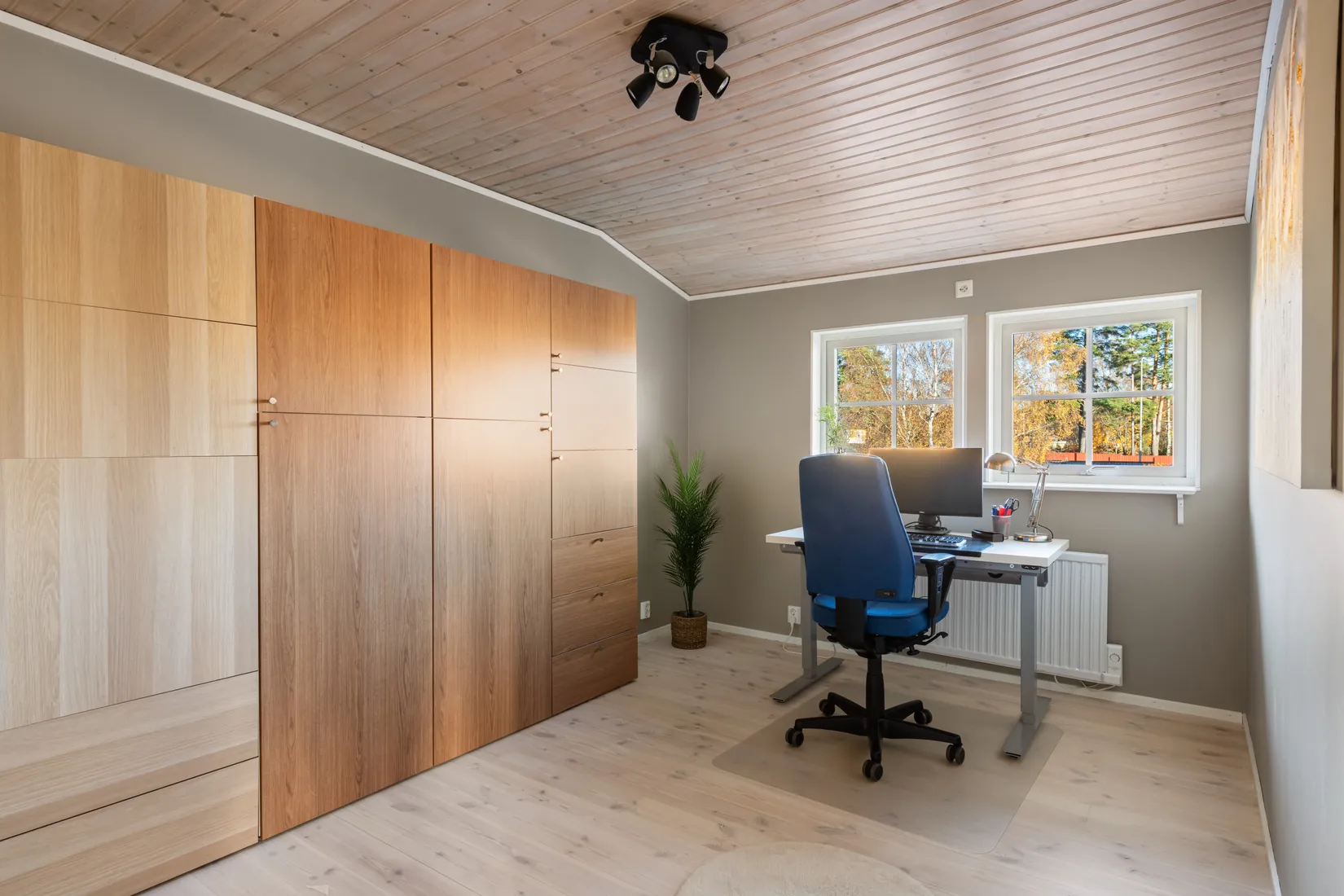 Radhus, Miklagårdsvägen 23, Täby Kyrkby, Täby