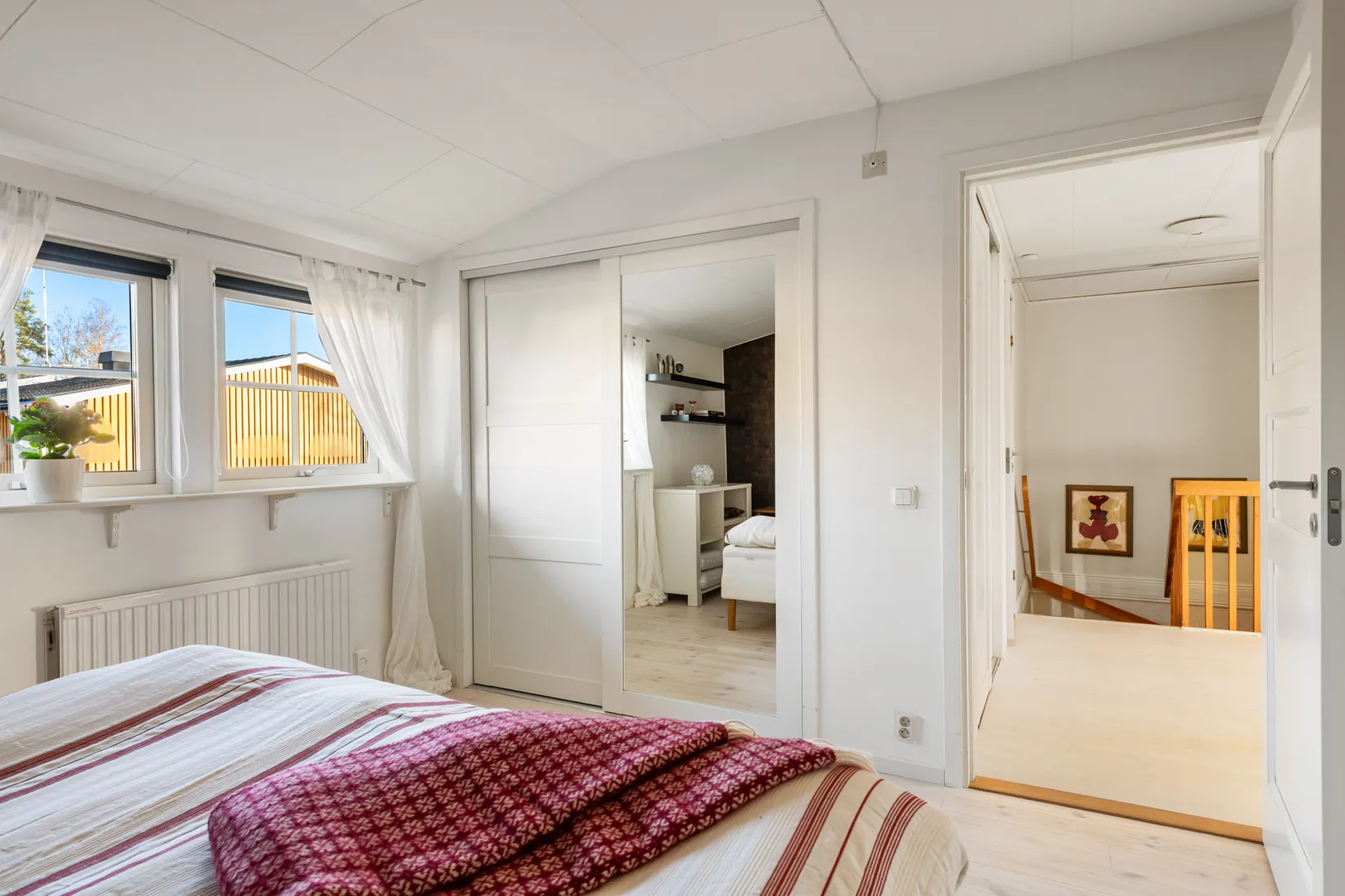 Radhus, Miklagårdsvägen 23, Täby Kyrkby, Täby