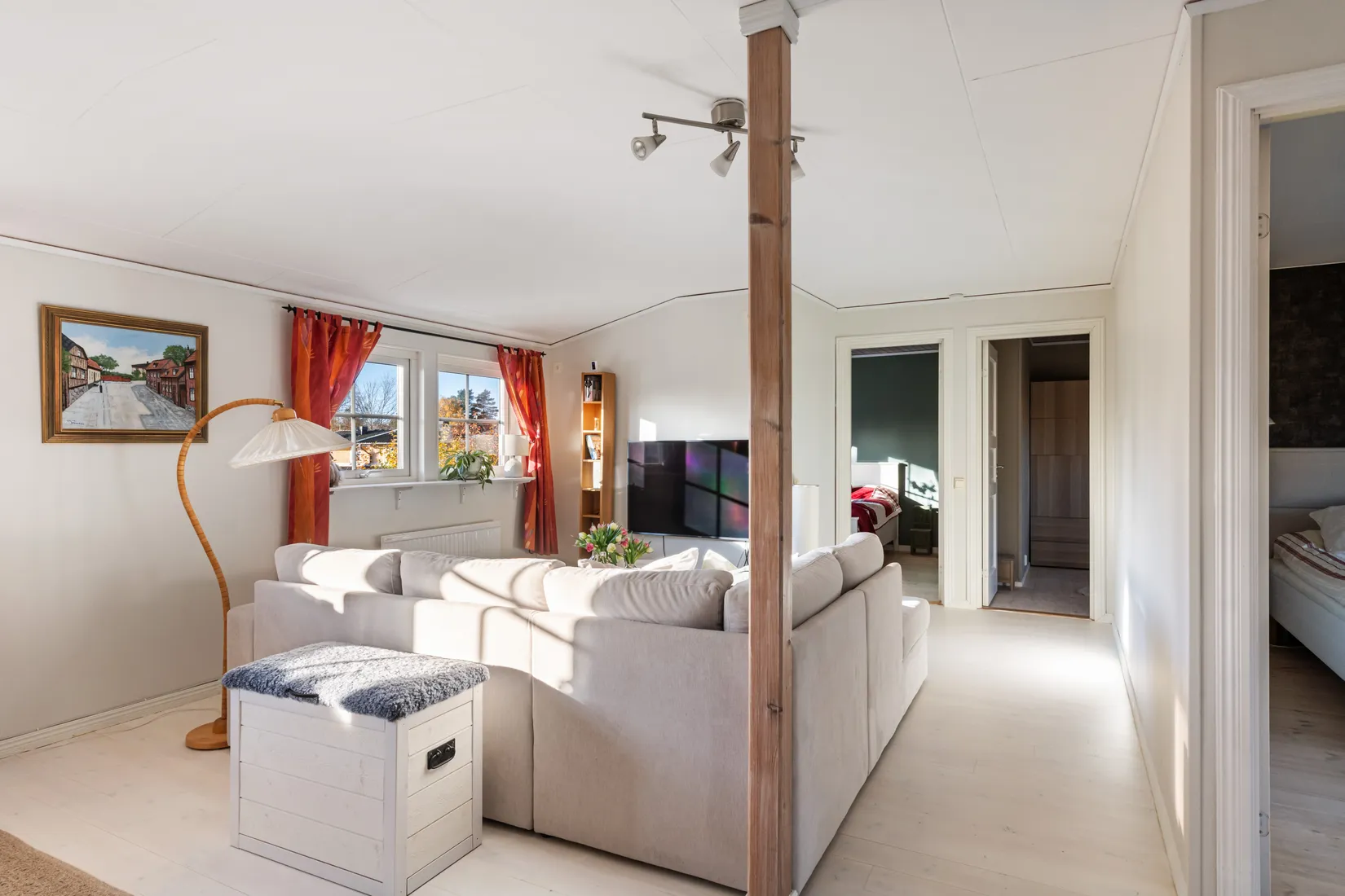 Radhus, Miklagårdsvägen 23, Täby Kyrkby, Täby