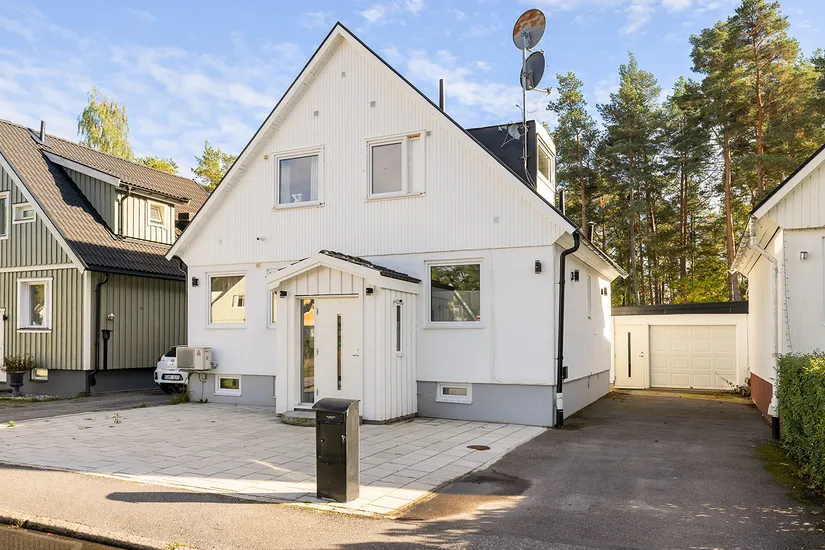 Radhus, Tvåspannsvägen 17, Jakobsberg, Järfälla