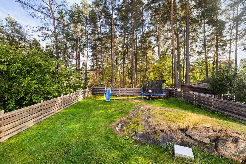 Radhus, Tvåspannsvägen 17, Jakobsberg, Järfälla