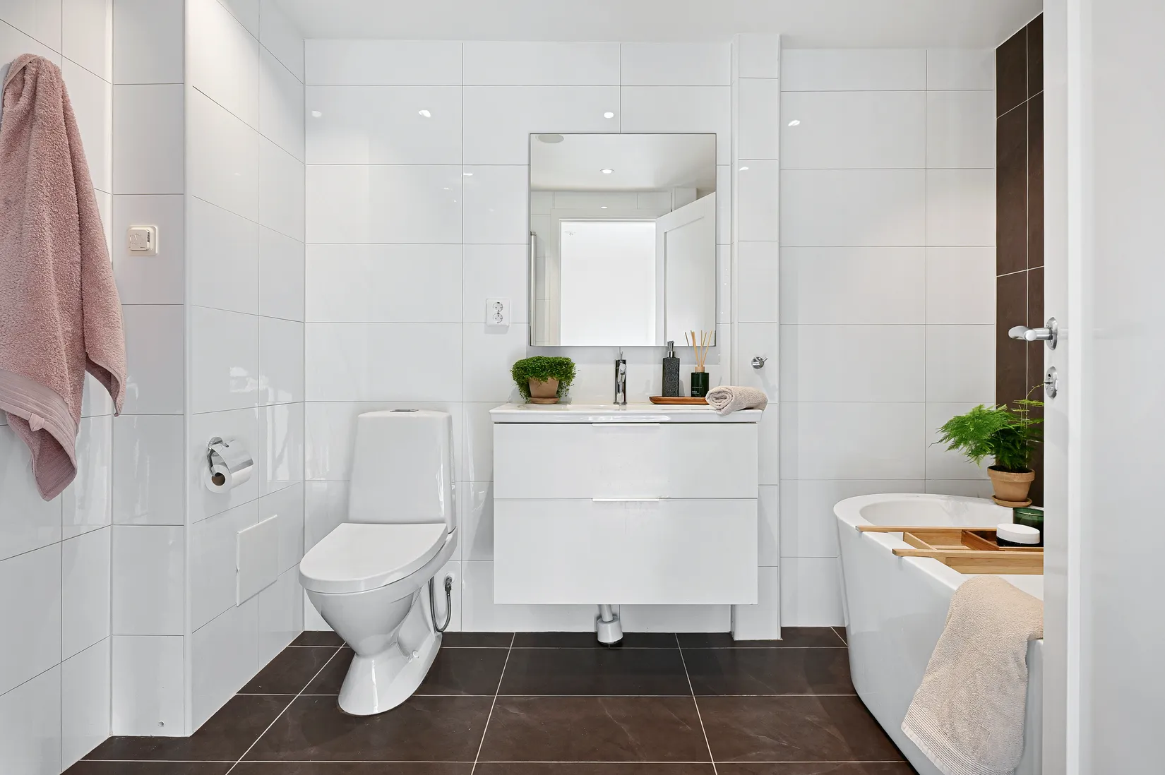 Radhus, Öringe Strandväg 27, Öringe, Tyresö