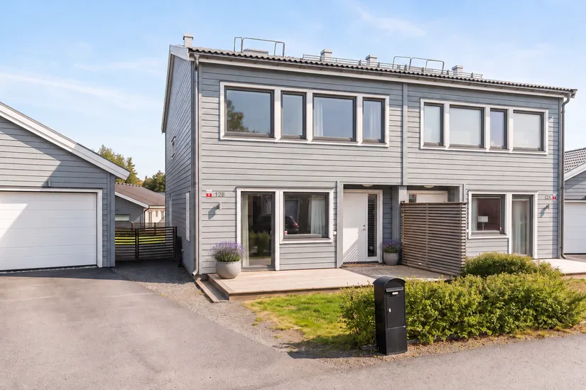 Radhus, Lillmossvägen 12B, Kungsängen/Norrboda, Upplands-Bro