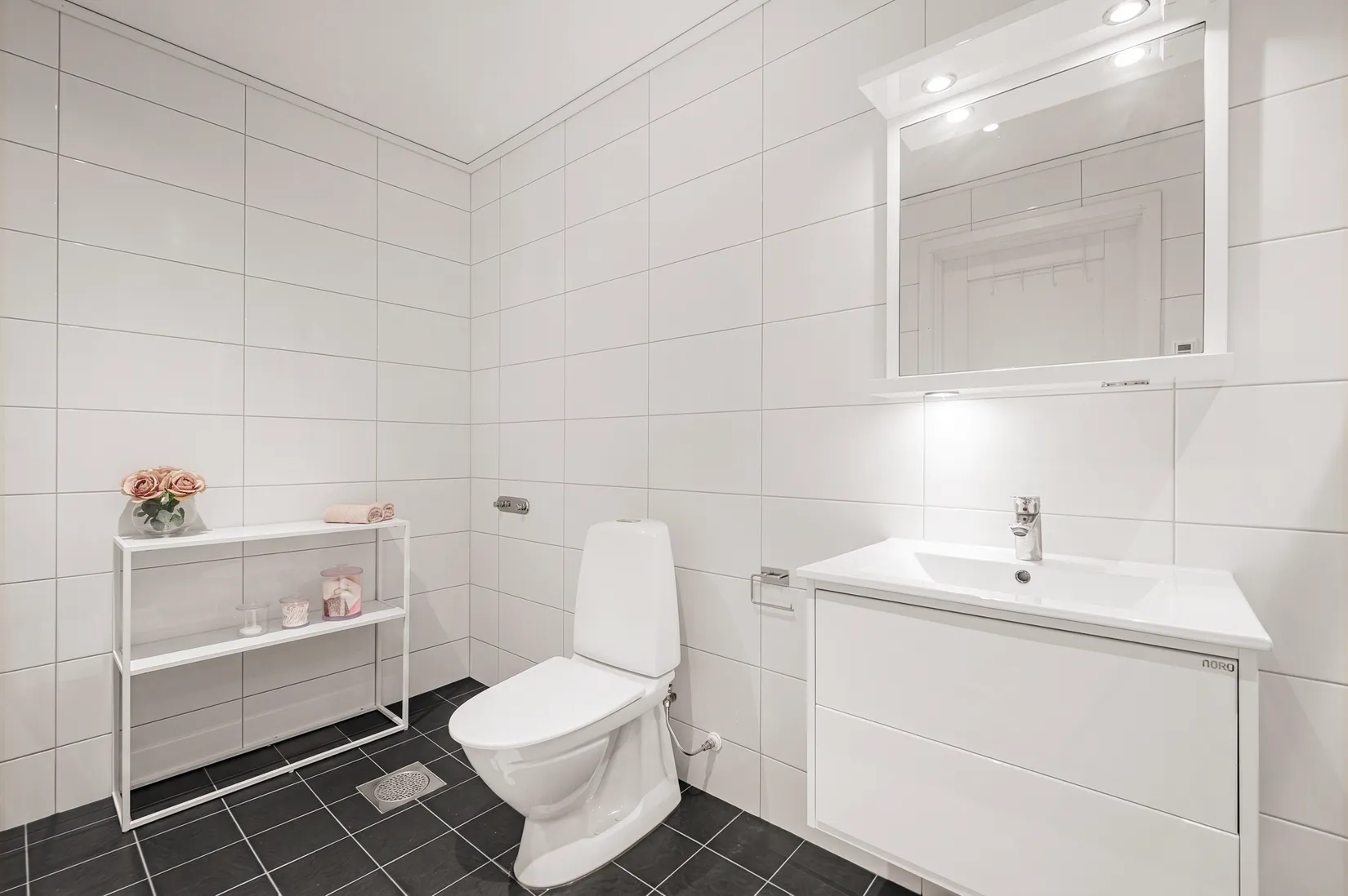 Radhus, Lillmossvägen 12B, Kungsängen/Norrboda, Upplands-Bro