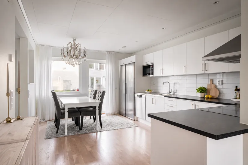 Radhus, Lillmossvägen 12B, Kungsängen/Norrboda, Upplands-Bro