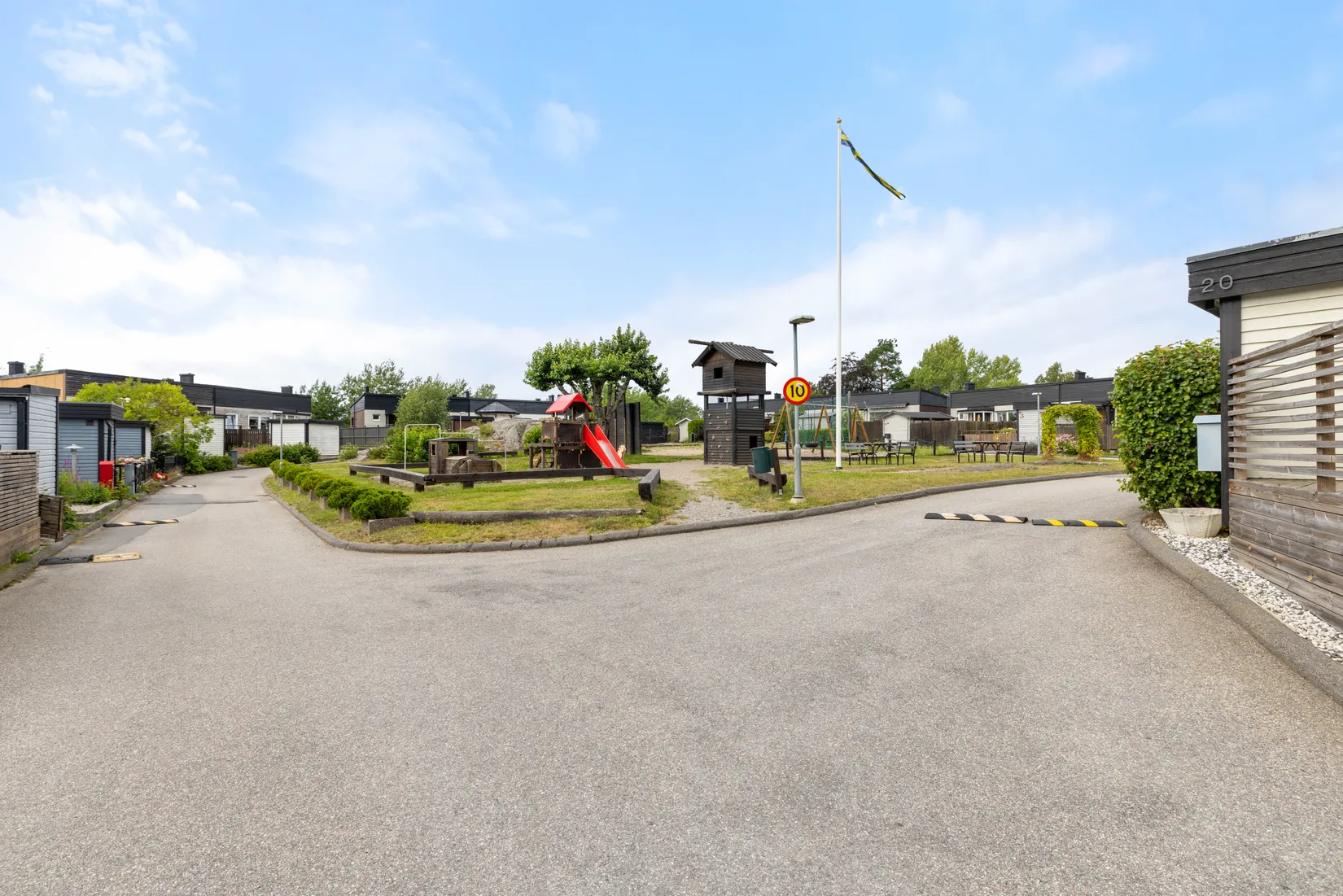 Radhus, Lärkstigen 3, Salem