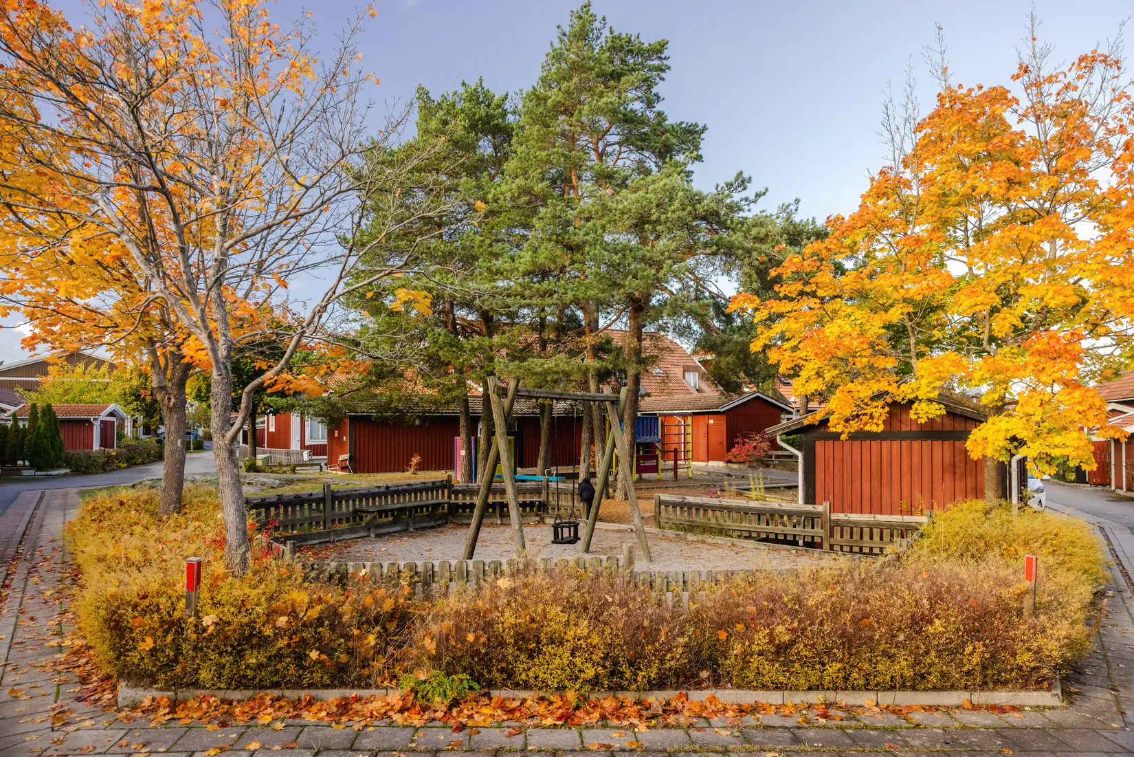 Radhus, Gullrands väg 27, Hallunda, Botkyrka