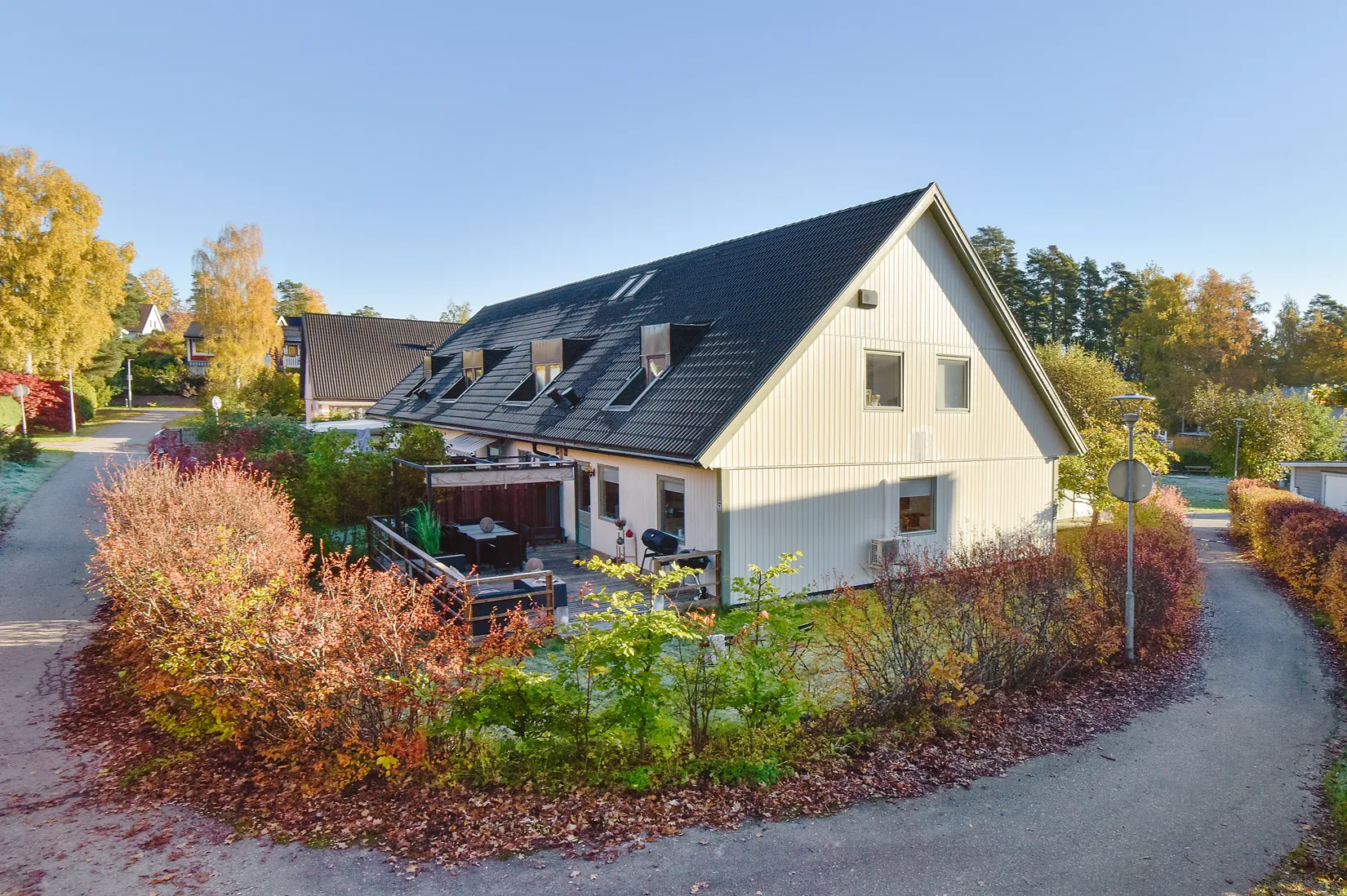 Radhus, Mandelgränd 9, Viksjö - Hummelmora, Järfälla