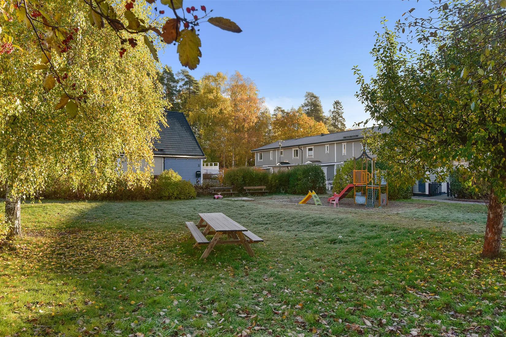 Radhus, Mandelgränd 9, Viksjö - Hummelmora, Järfälla