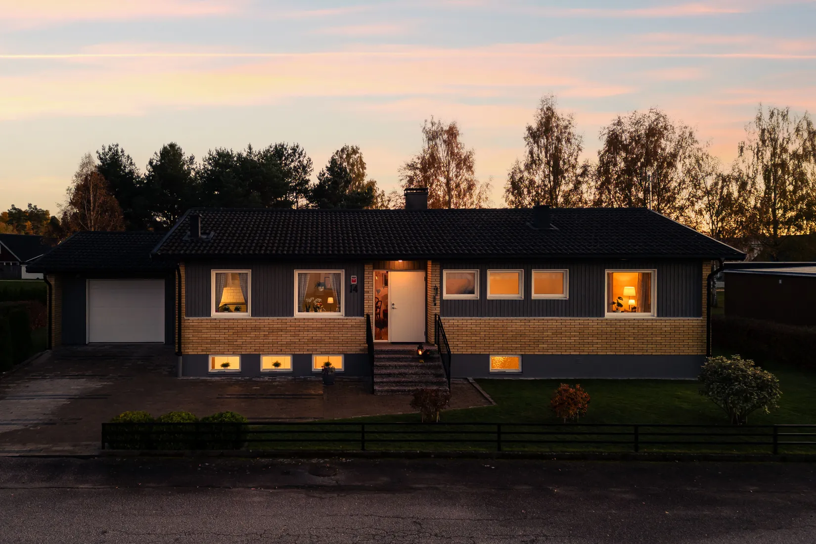 Villa, Almvägen 14, Töreboda