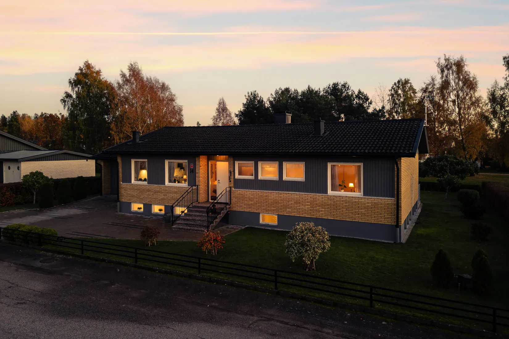 Villa, Almvägen 14, Töreboda