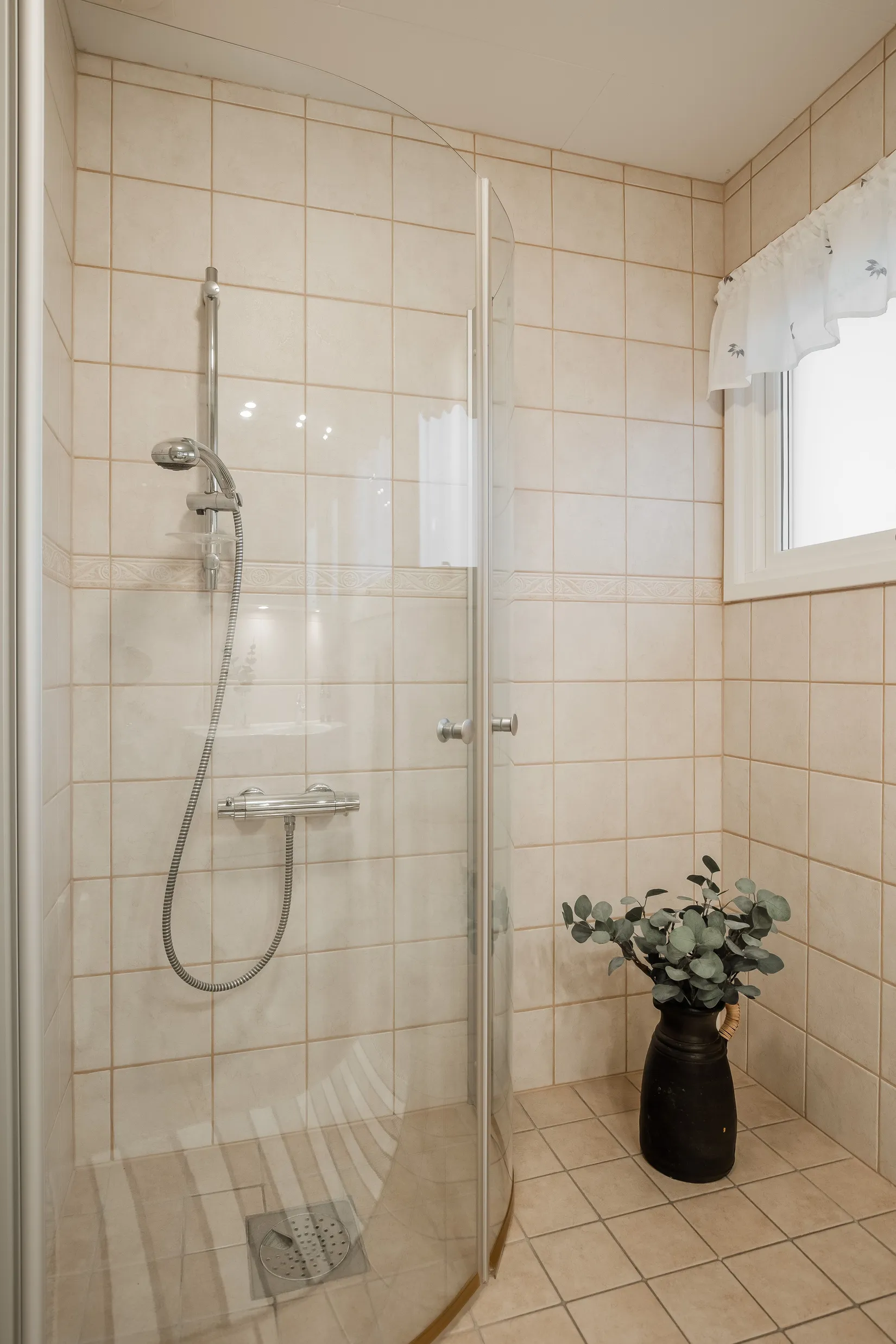 Villa, Almvägen 14, Töreboda