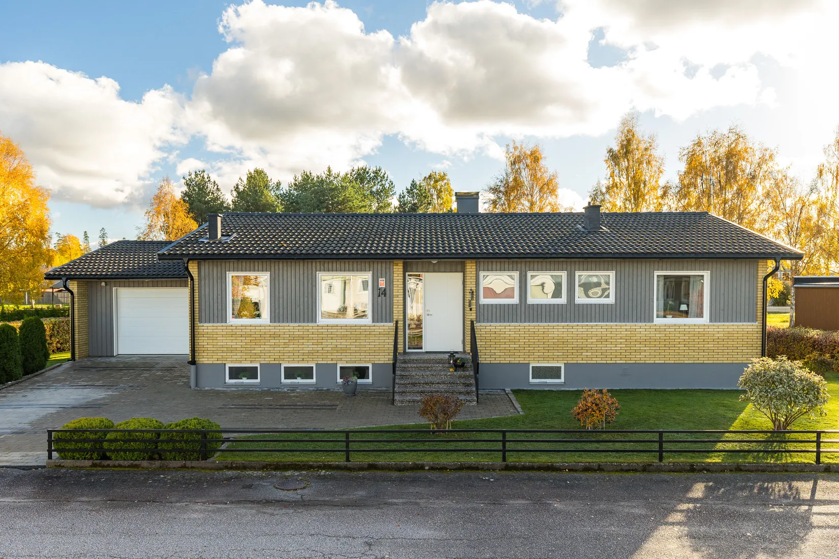 Villa, Almvägen 14, Töreboda
