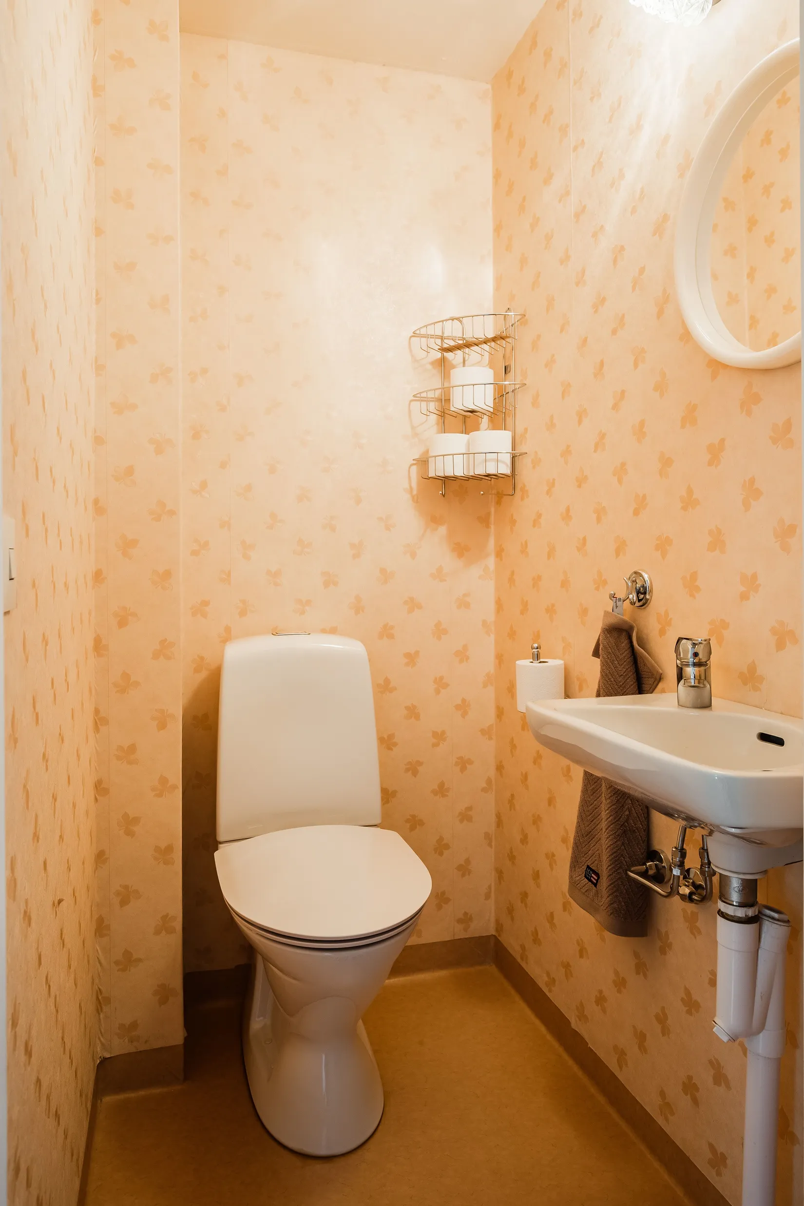 Villa, Almvägen 14, Töreboda