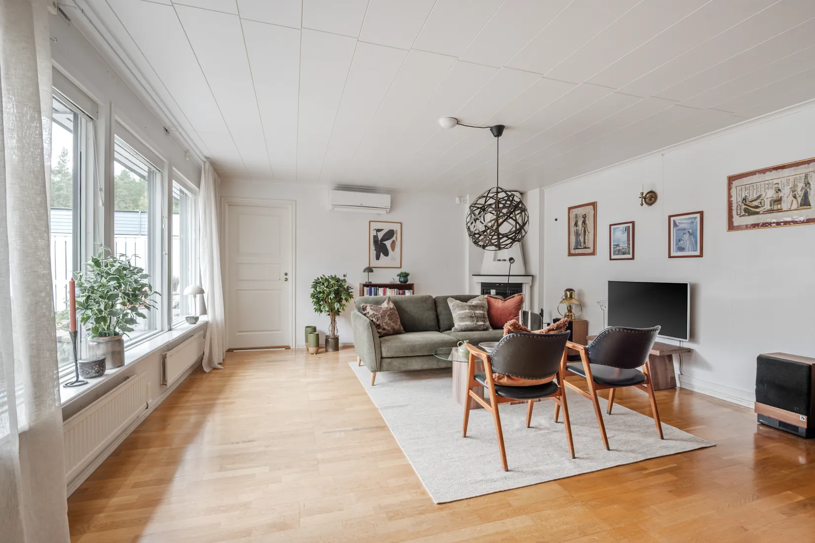 Radhus, Lilla Hundens gata 444, Brandbergen, Haninge