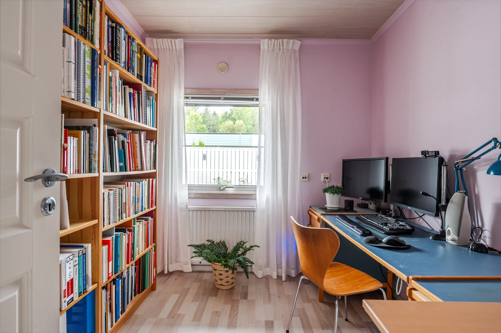 Radhus, Lilla Hundens gata 444, Brandbergen, Haninge