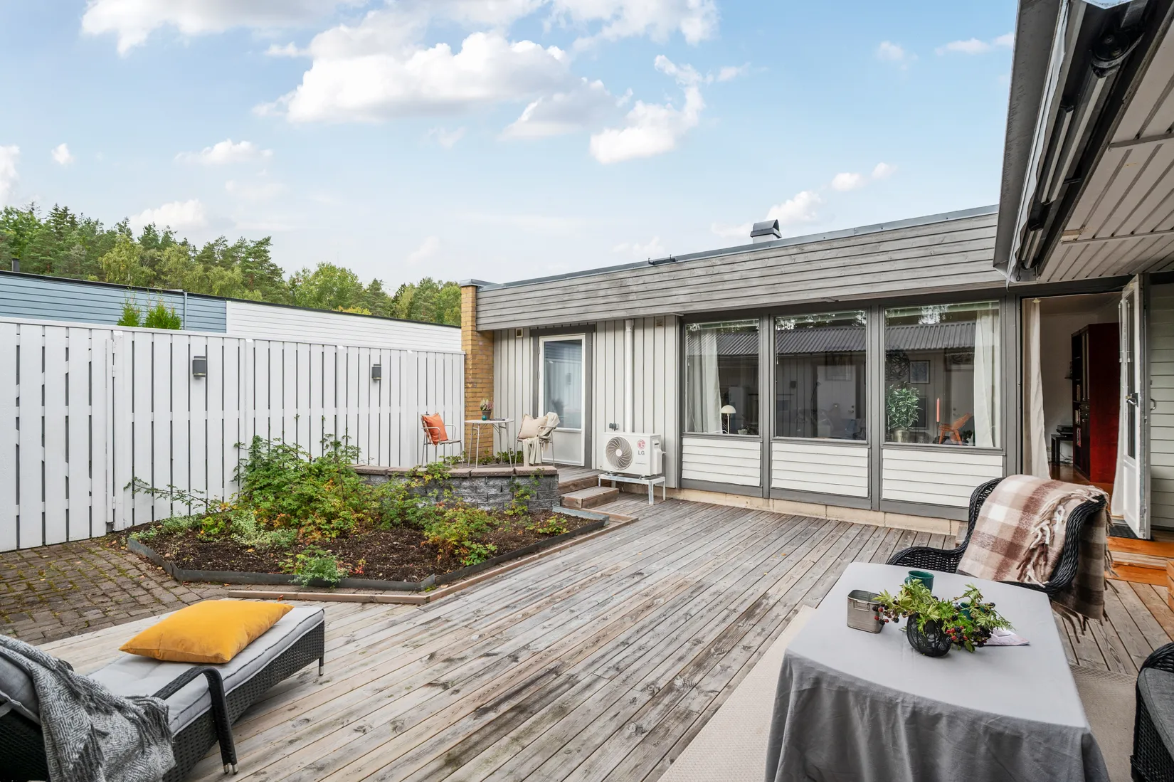 Radhus, Lilla Hundens gata 444, Brandbergen, Haninge