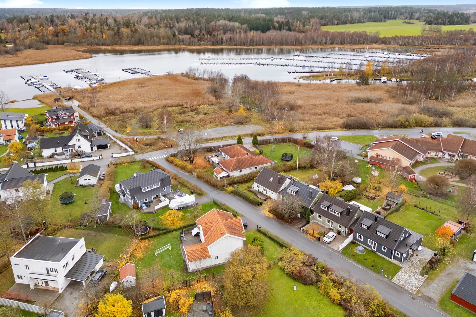 Radhus, Badvägen 18, Tuna, Österåker