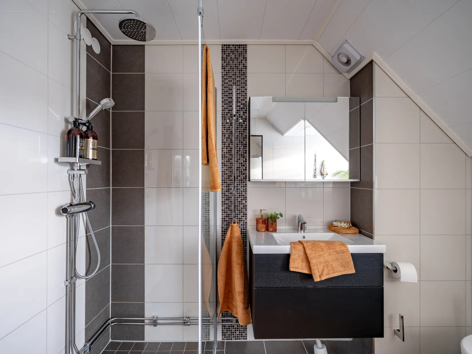 Radhus, Byvägen 125, Ella Gård, Täby