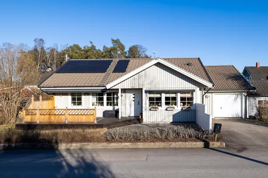 Villa, Fabriksgatan 30, Haga, Kumla