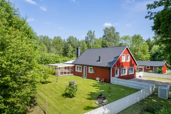 Villa, Vombovägen 7, Lanna, Lekeberg