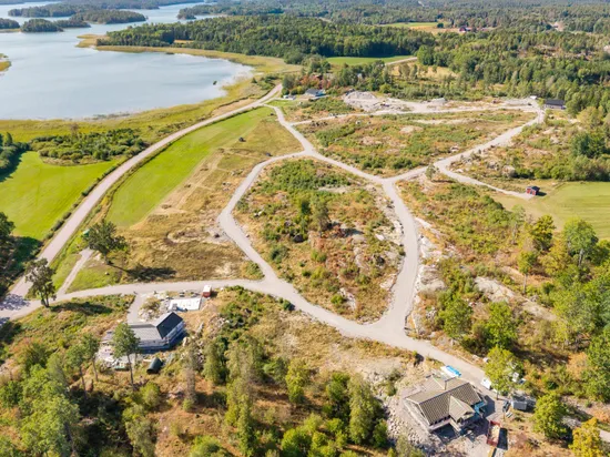 Tomt, Åviken, Askersund