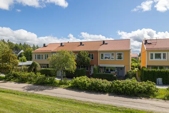 Villa, Radhus, Lövmovägen 113, Bollstanäs, Upplands Väsby