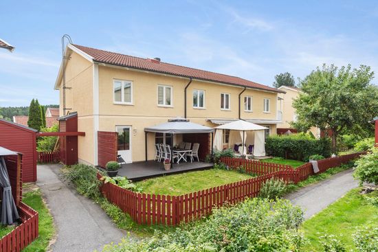 Radhus, Gnejsvägen 11C, Sigtuna - Til, Sigtuna