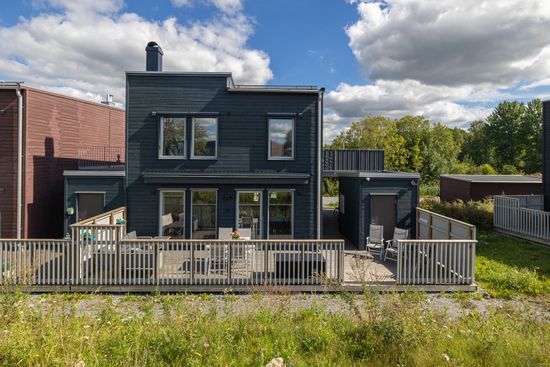Radhus, Igelvadsstråket 25, Fresta, Upplands Väsby