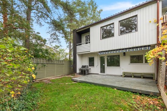 Villa, Radhus, Spireabågen 69, Hässelby Södra Villastad, Stockholm