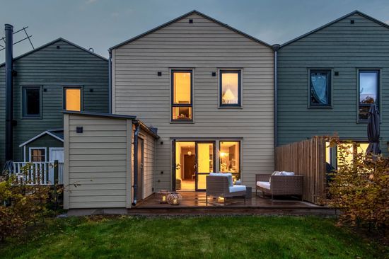 Radhus, Akrobatgatan 9 F, Björkalund, Norrköping