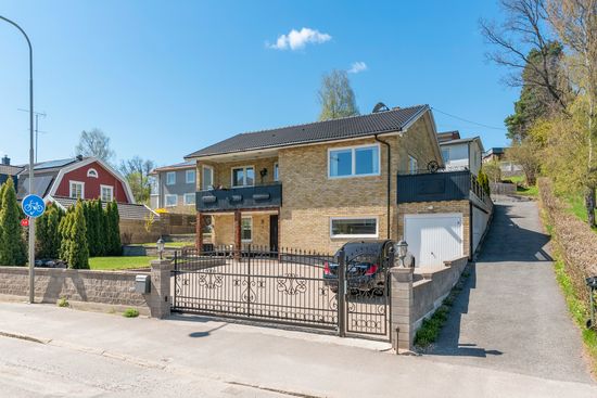 Villa, Kälvestavägen 11, Nälsta, Stockholm