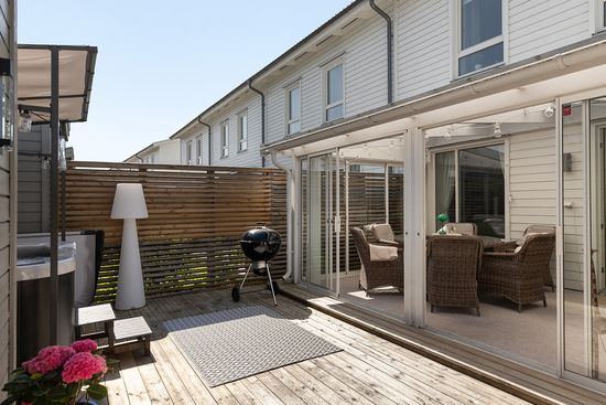 Radhus, Mejerivägen 25, Ale