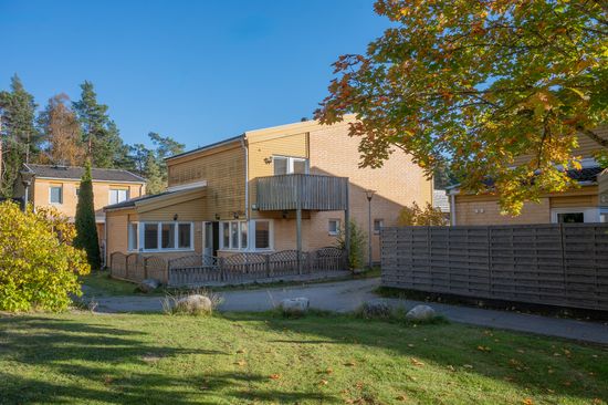 Radhus, Rådjursvägen 175, Skäcklinge, Botkyrka