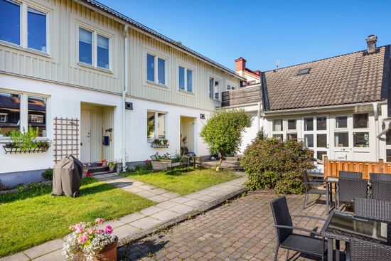 Bostadsrätt, Kyrkogatan 1F, Centralt vid Kyrkberget, Strängnäs