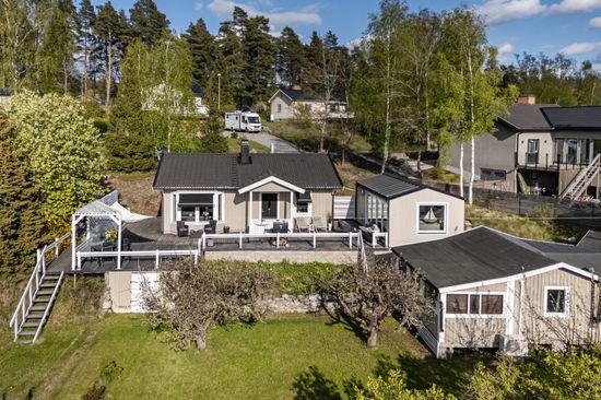 Villa, Sankt Eriks Väg 12, Stäket, Järfälla