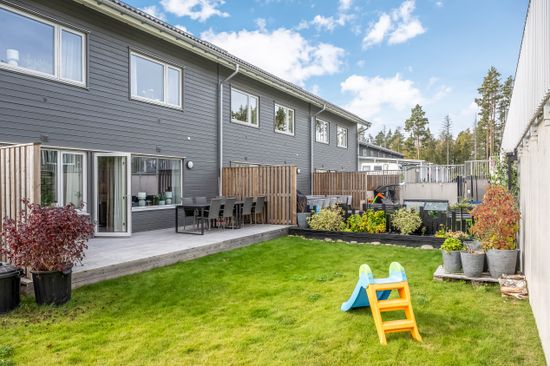 Radhus, Stensötavägen 50C, Svärtinge - Skogsbacke, Norrköping